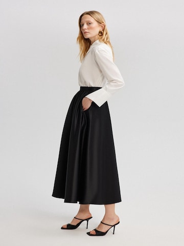 Touche Prive Skirt in Black