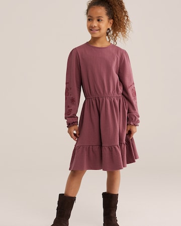 WE Fashion Платье в Лиловый: спереди