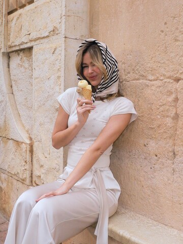 Maglietta di millane in bianco