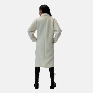 Manteau d’hiver Elara en blanc