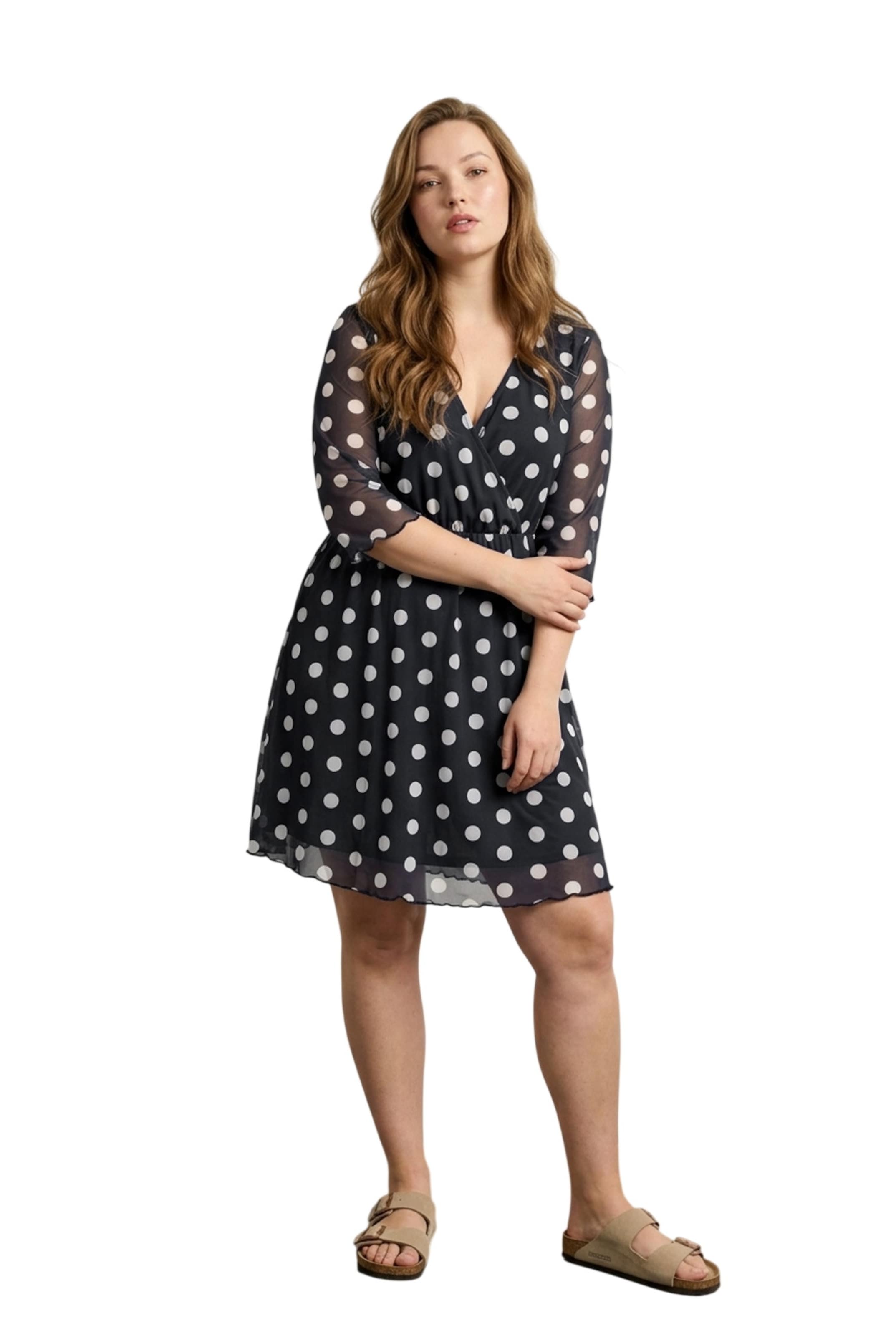 Stil Diva Dress in Black: front