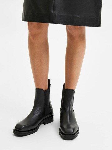 SELECTED FEMME Chelsea Boots in Black: front