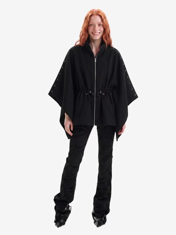 Mantellina di Desigual in nero: frontale