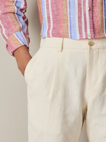 regular Pantaloni con pieghe di Next in beige