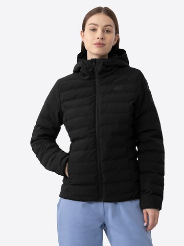 4F Outdoorjacke in Schwarz: predná strana