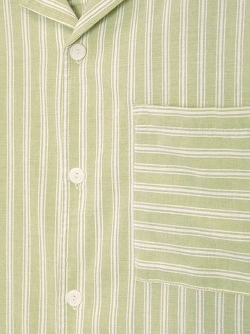 Pull&Bear Comfort Fit Skjorte i grønn