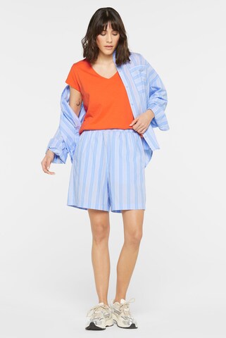 SENSES.THE LABEL Cropped T-Shirt TEM:KE mit V-Ausschnitt in Orange