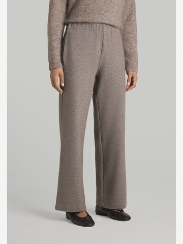 MAERZ Muenchen - regular Pantalón en marrón: frente