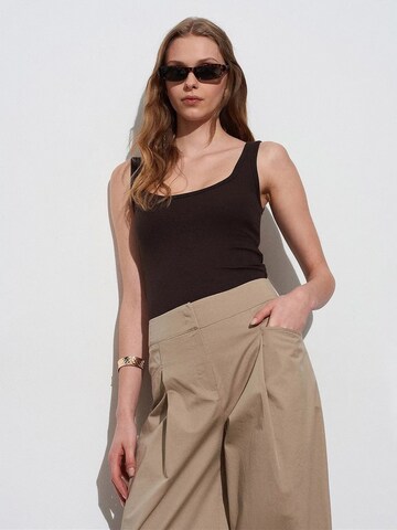 Top 'Blusen' di Dilvin in nero