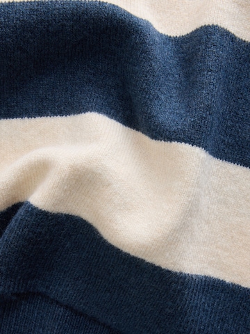 self. Sweater in Blue