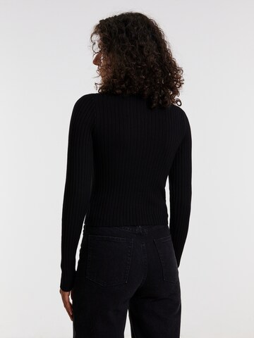 EDITED Sweter 'Xia' w kolorze czarny