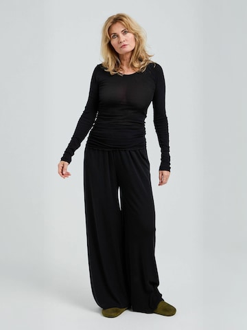 Tricou ' Cotton ' de la Seamless Basic pe negru