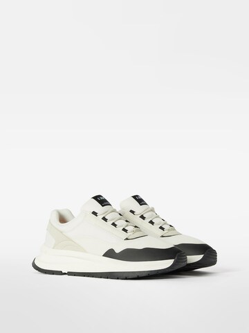 Bershka Sneaker in Weiß