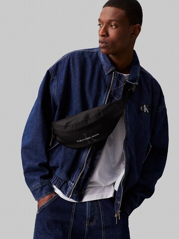 Calvin Klein Jeans Gürteltasche 'Essentials' in Schwarz: Vorderseite