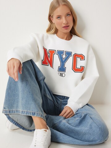 Happiness İstanbul Sweatshirt in Beige