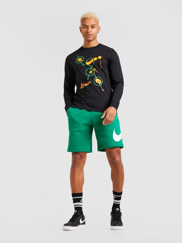 Regular Pantaloni 'CLUB' de la Nike Sportswear pe verde