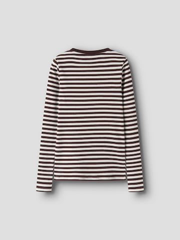 NAME IT - Camiseta en marrón
