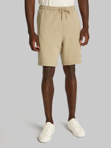 Calvin Klein Jeans Loose fit Cargo trousers in Beige: front