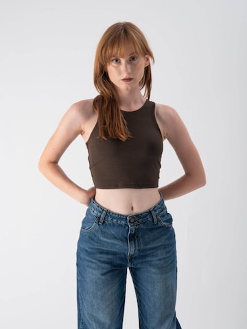 Haut MND en marron : devant