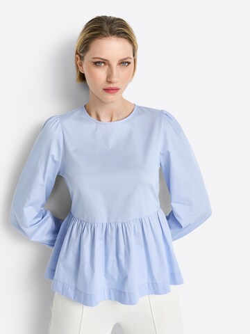 Rich & Royal - Blusa em azul: frente