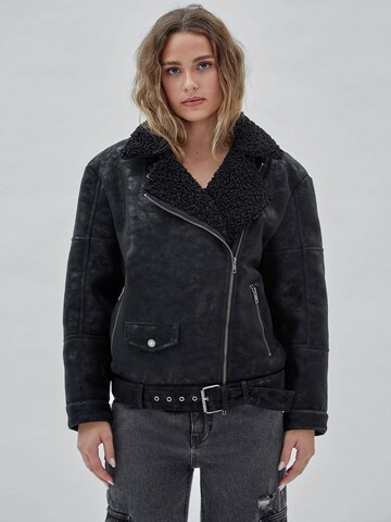 GUESS Funktionsjacke in Schwarz