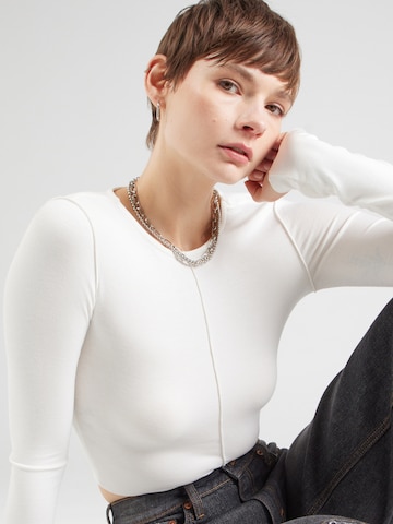 Gina Tricot Μπλουζάκι σε λευκό