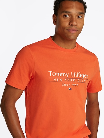 Maglietta 'CENTER STACK' di TOMMY HILFIGER in arancione