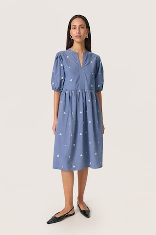 SOAKED IN LUXURY Jurk 'Elly Josie' in Blauw: voorkant