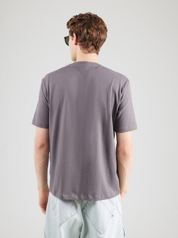 ARMANI EXCHANGE - Camiseta en gris