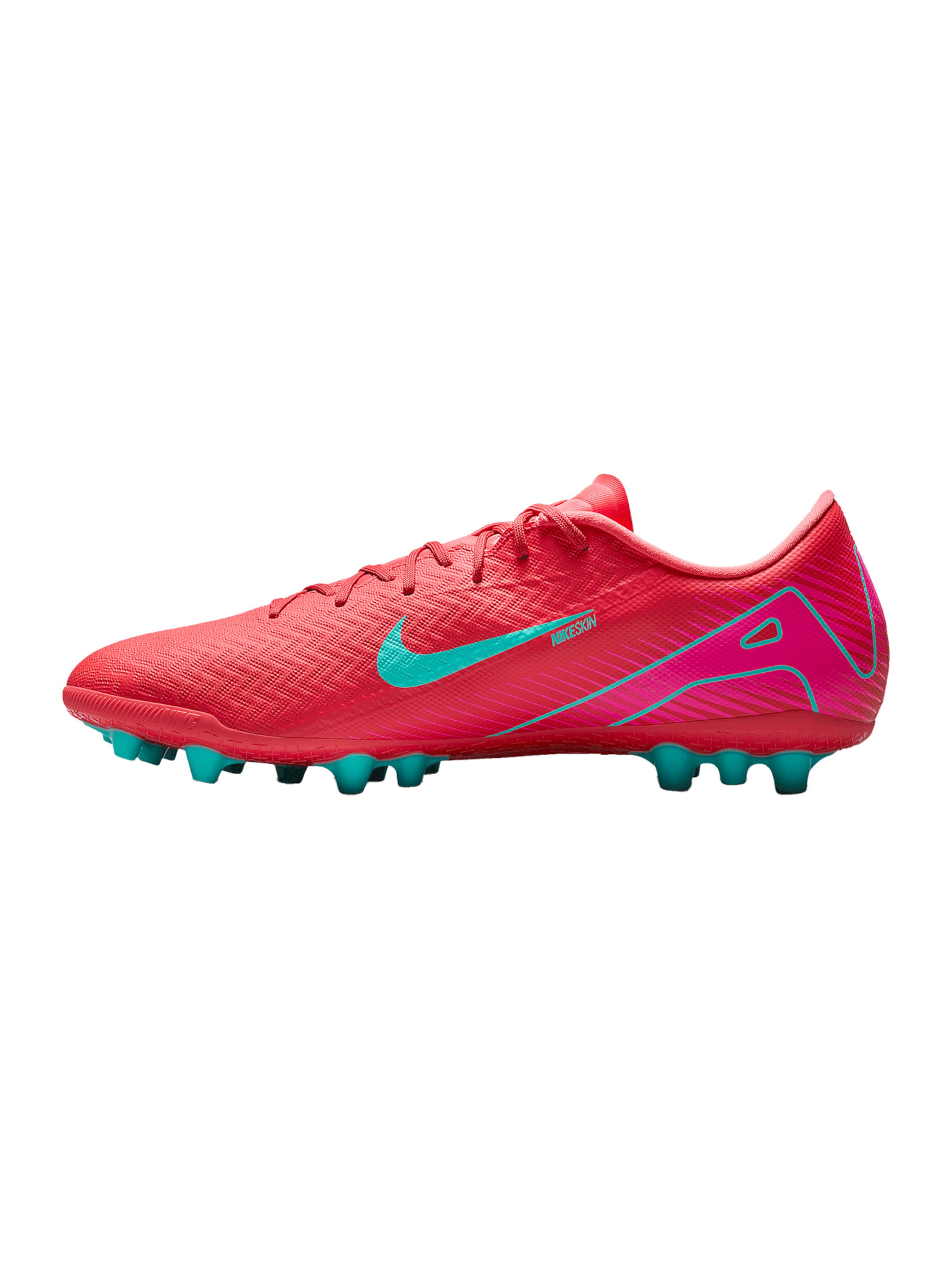 NIKE Soccer shoe in Red: front