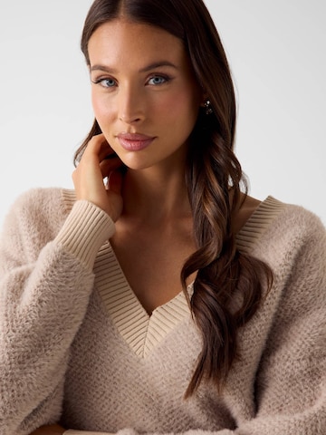 GUESS Sweater in Beige