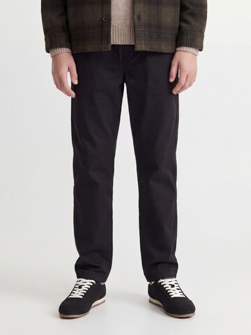 Jack & Jones Junior Regular Trousers in Black: front