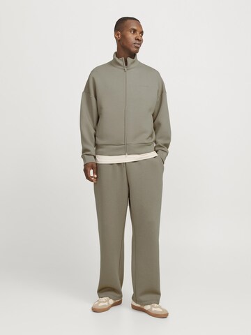 JACK & JONES Sweatjakke 'JCOKINETIC' i grå