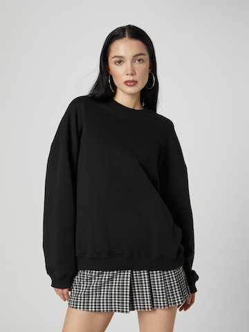 ABOUT YOU x Chiara Biasi - Sweatshirt 'Costia' em preto: frente