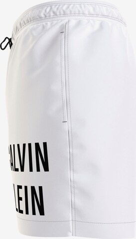 Shorts de bain Calvin Klein Swimwear en blanc