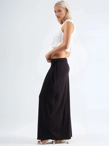 Busem Skirt in Black