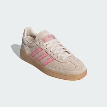 Sneaker bassa 'Handball Spezial' di ADIDAS ORIGINALS in beige