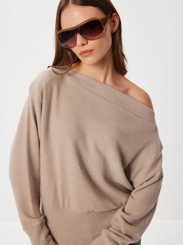 Happiness İstanbul Sweater in Beige