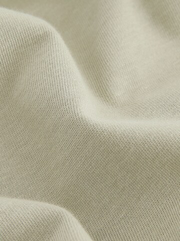 Tricou de la Next pe verde