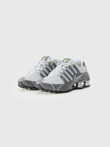 Sneaker bassa 'Shox NZ' di Nike Sportswear in grigio