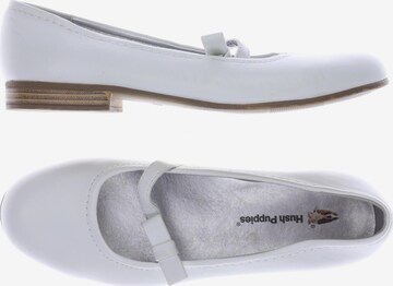 HUSH PUPPIES Flats & Loafers in 39 in White: front