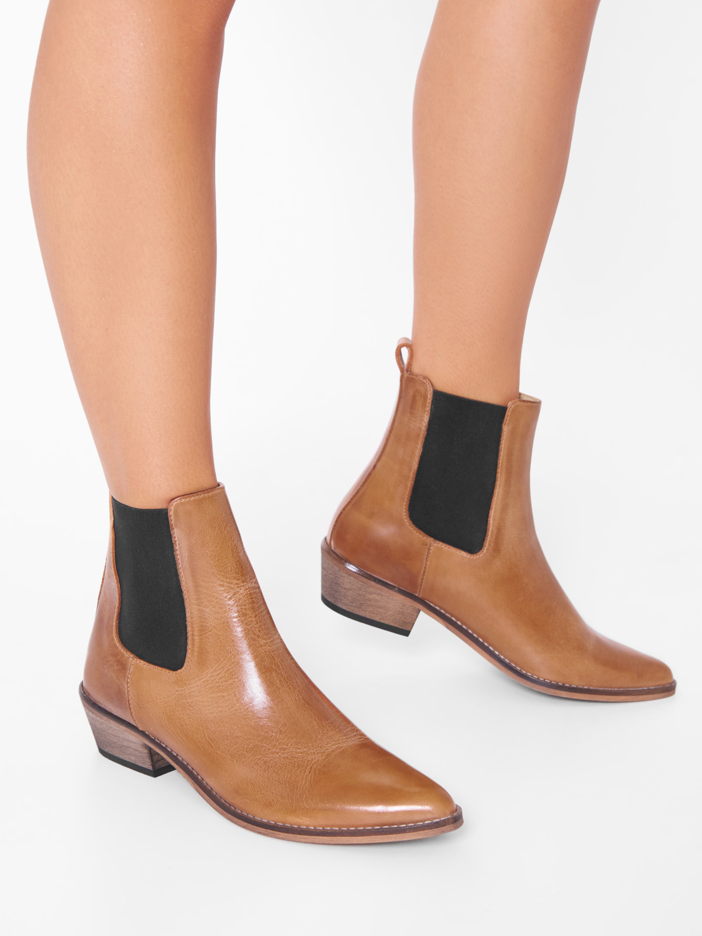 frihed silhuet form Ivylee Copenhagen Chelsea Boots 'Stella' i Brun | ABOUT YOU