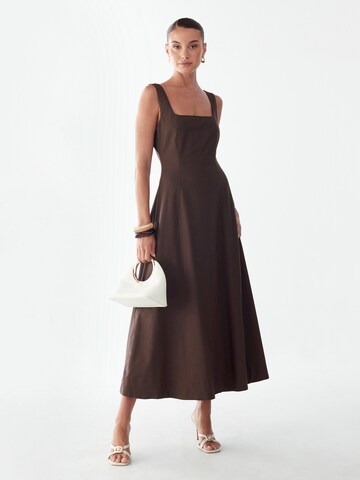 St MRLO Společenské šaty 'Maizy' – hnědá