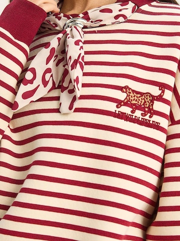 Felpa di Bianco Lucci in rosso