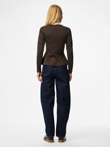 PIECES Shirt 'PCLucci Peplum' in Bruin