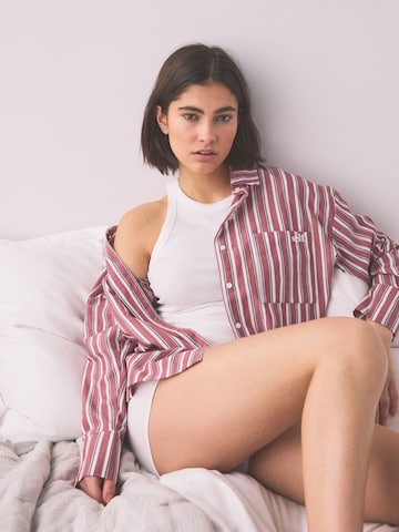 Chemise de nuit self. en rouge