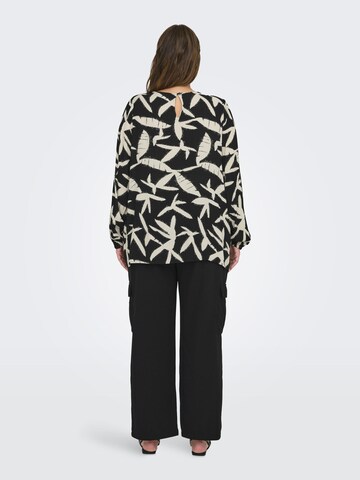 ONLY Carmakoma - Blusa en negro