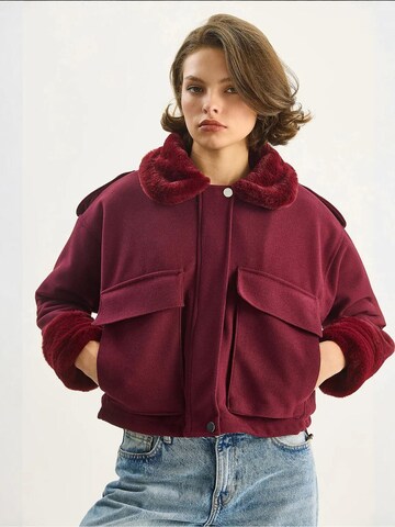 Bianco Lucci Tussenjas in Rood: voorkant