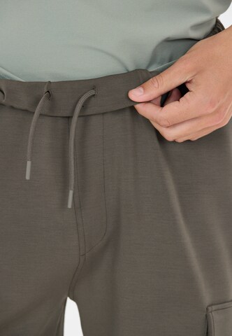 Virtus Loosefit Shorts 'Nasas' in Braun