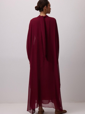 Touché Privé Jurk 'Bat Sleeve Chiffon Dress' in Rood